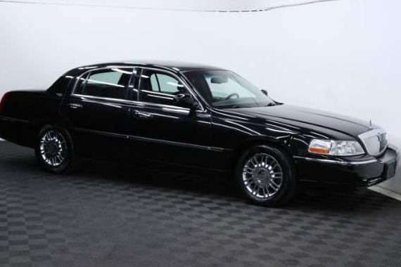 LINCOLN TOWN CAR 2008 2LNHM82W08X656148 image